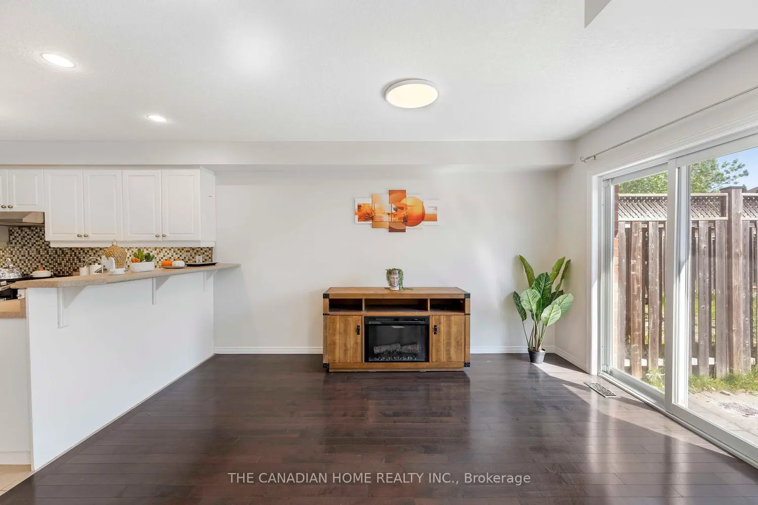 500 Robert Ferrie Drive photo 2