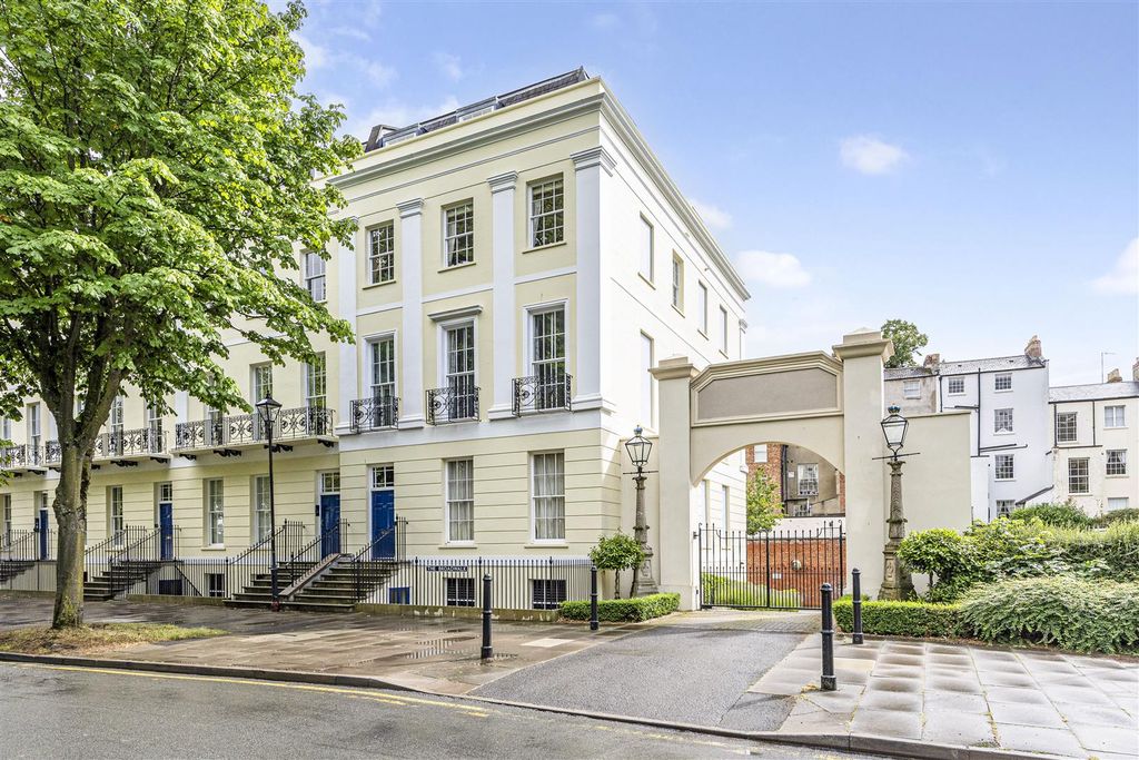 3 bed flat for saleThe Broadwalk, Imperial Square, Cheltenham GL50