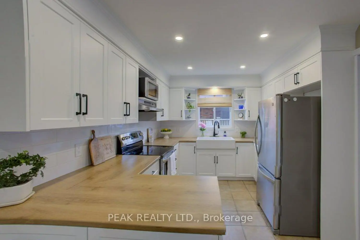 57 Robertson Crescent photo 5