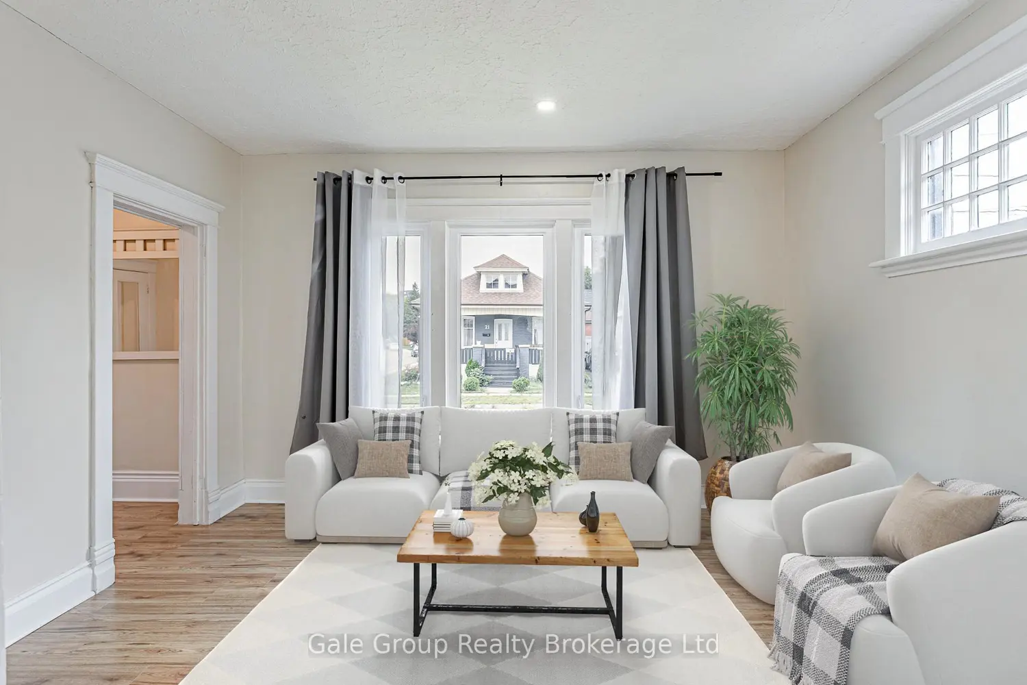22 Strathcona Avenue photo 5