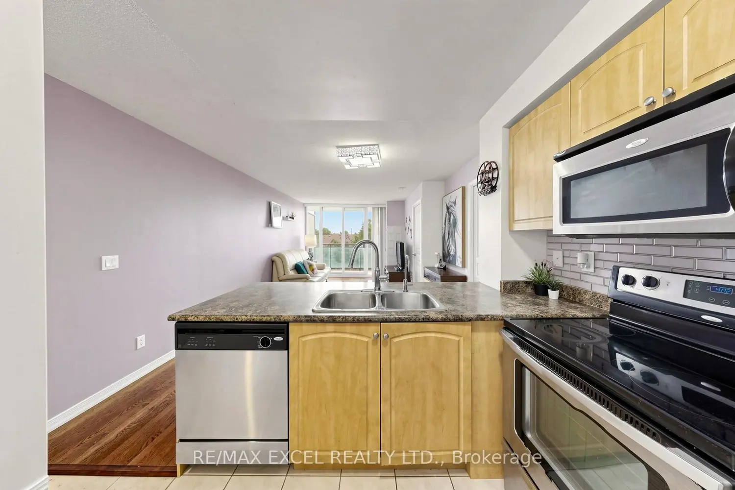 310 Red Maple Road 318 photo 5