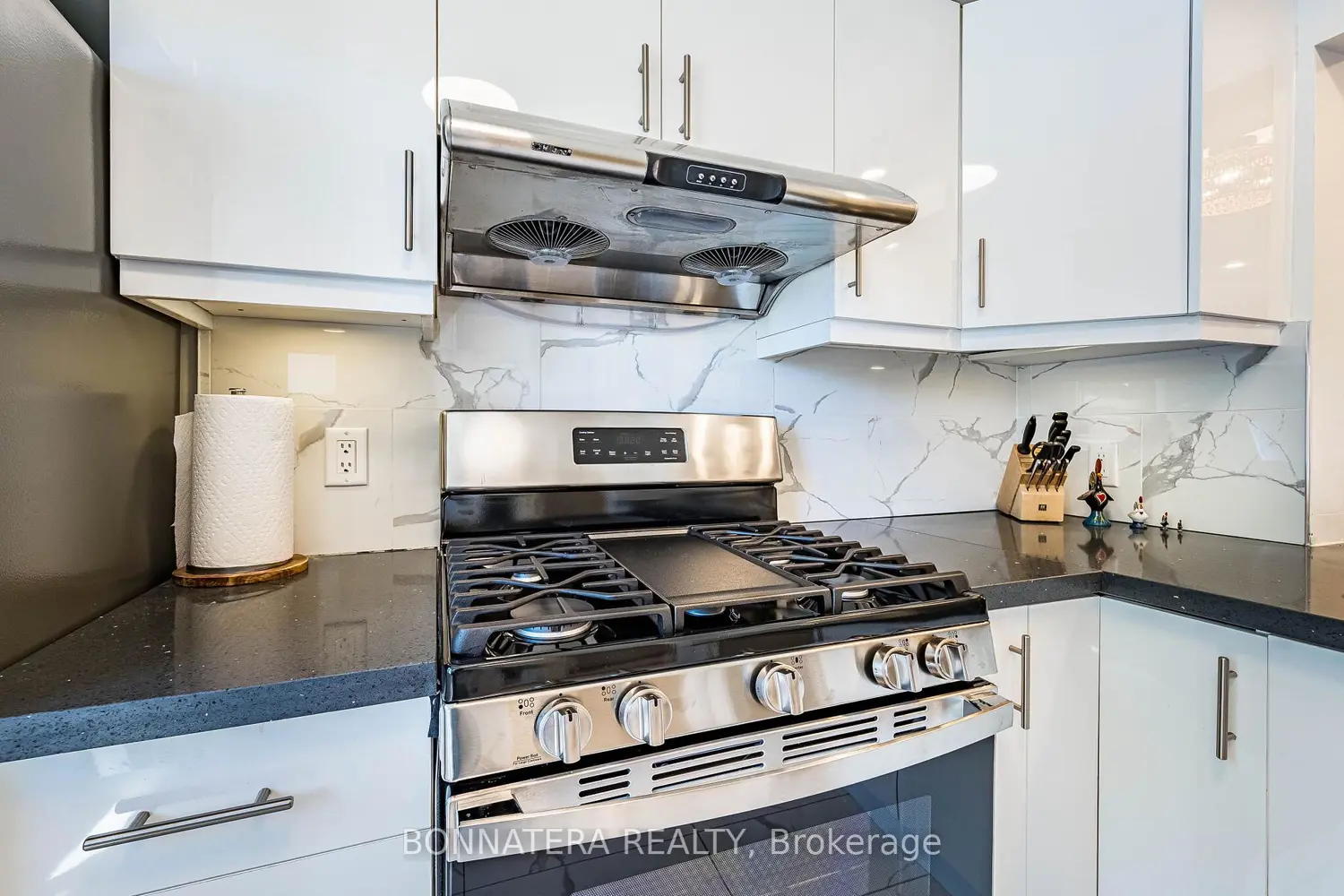 2097 Marine Drive photo 4