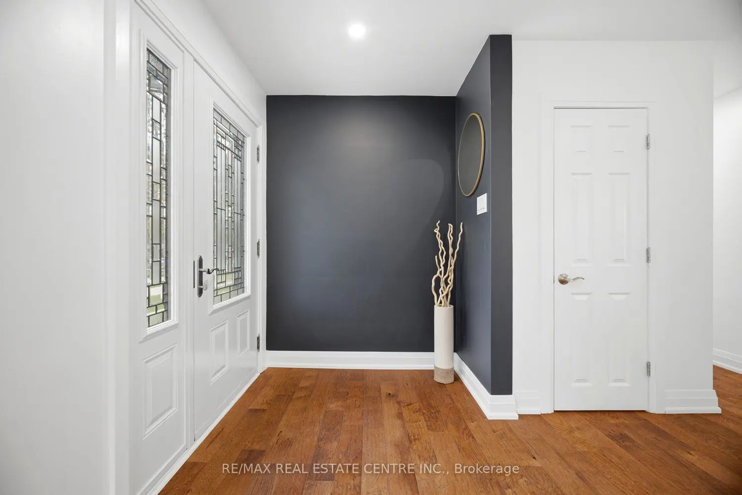 1376 Royal Drive photo 2