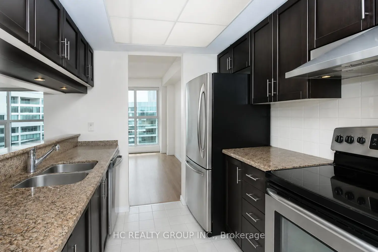 99 Harbour Square 3902 photo 4