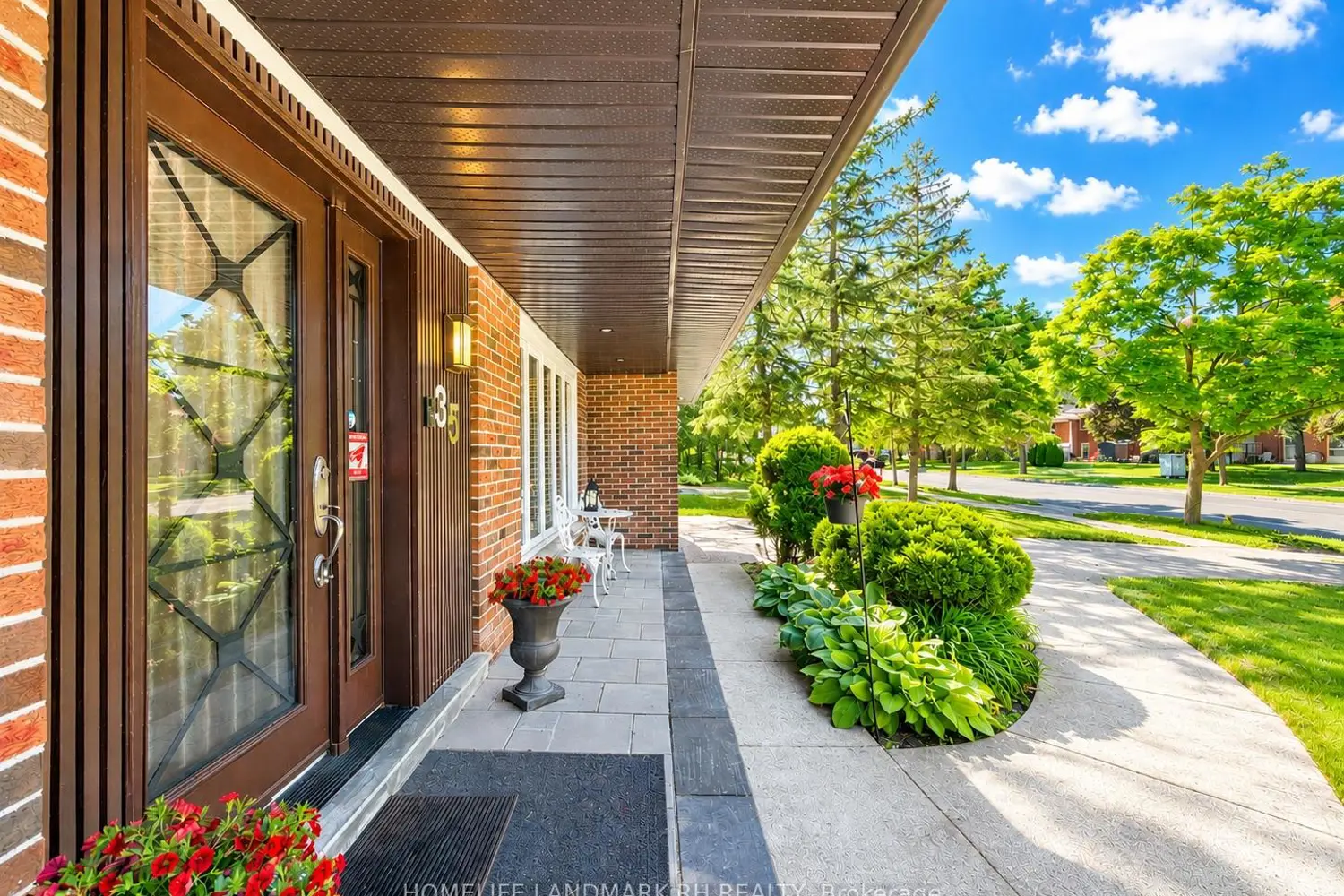 35 Royal Orchard Boulevard photo 3