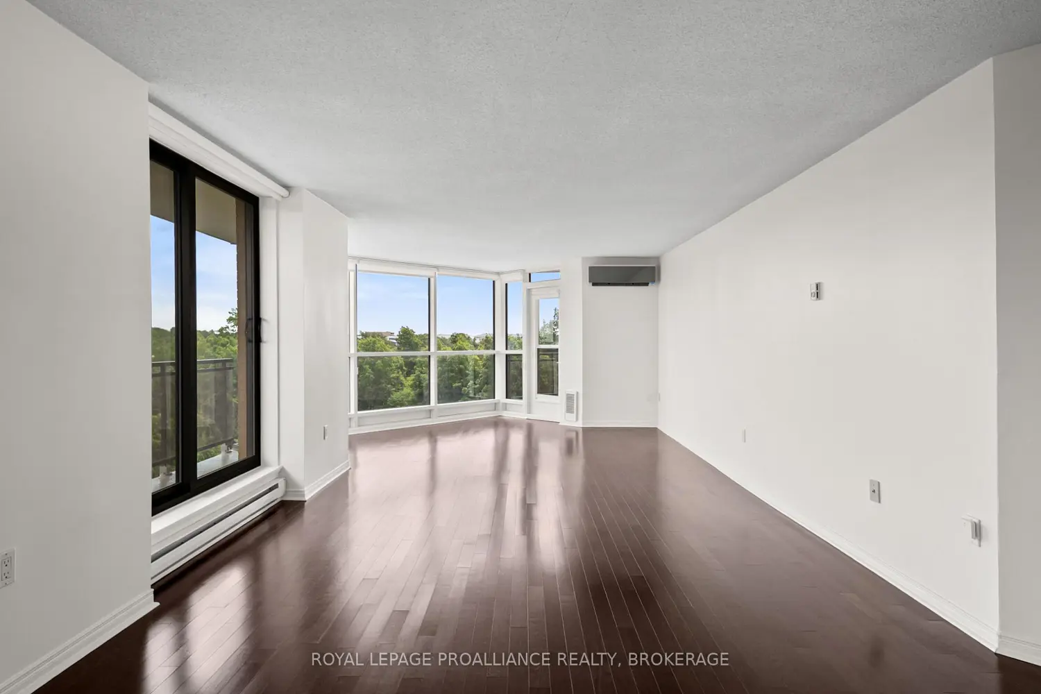 120 Barrett Court 606 photo 2