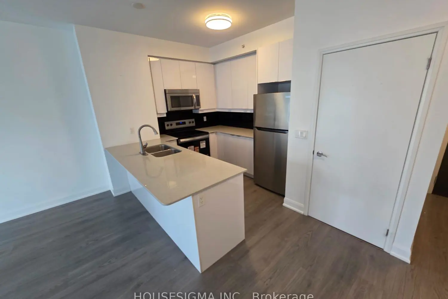 2910 Highway 7 2206 photo 3