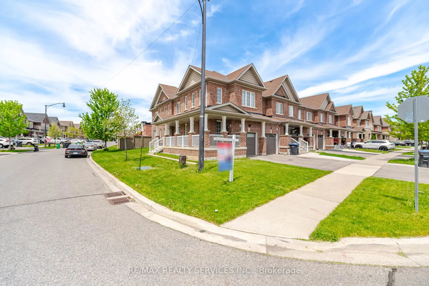 144 Baffin Crescent photo 2