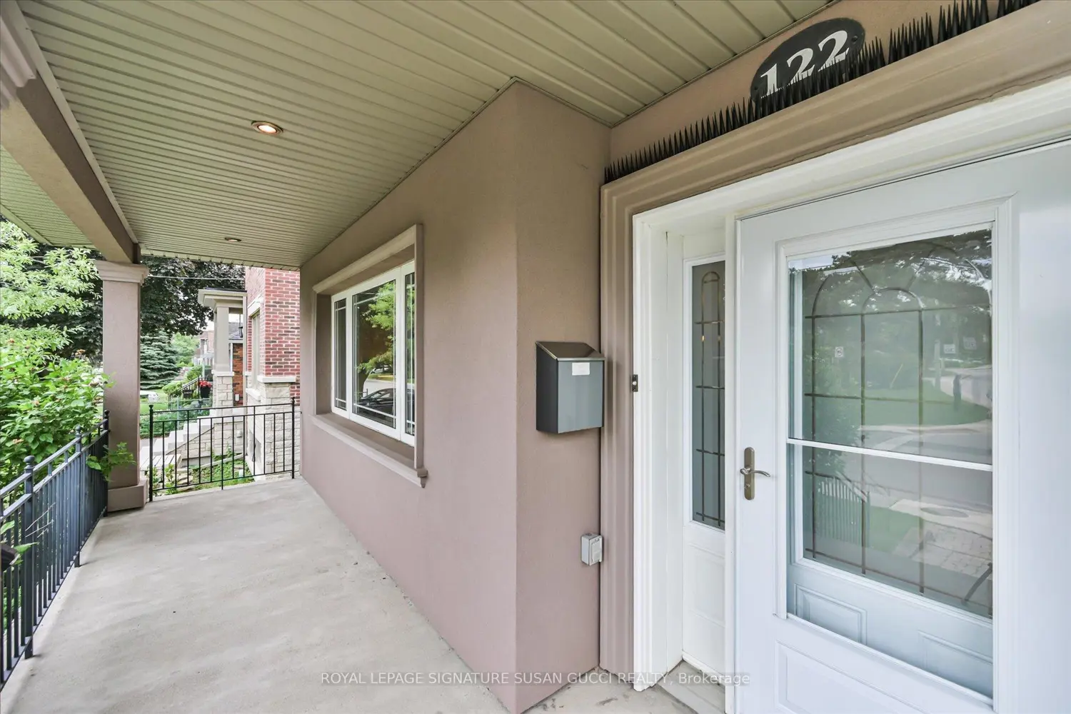 122 Cedarcrest Boulevard photo 2