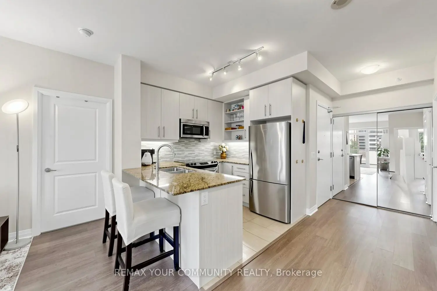 55 Oneida Crescent 408 photo 5