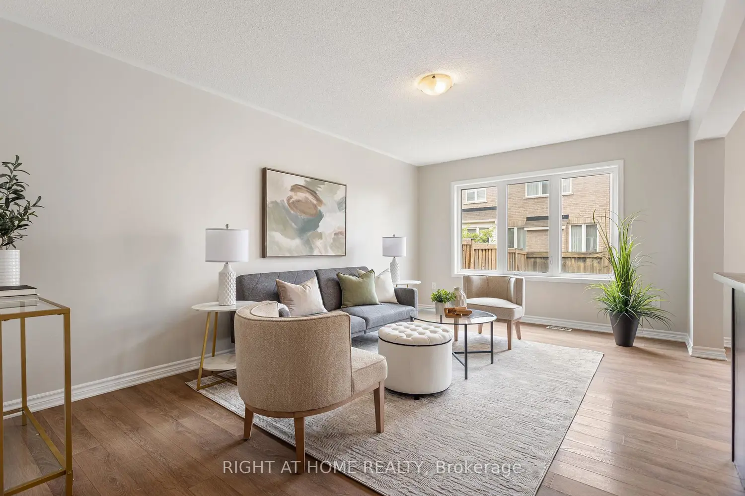 1550 Gainer Crescent photo 4
