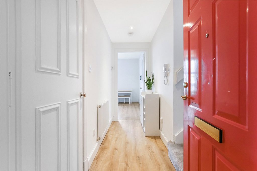 2 bed flat for saleRoseangle, Dundee, Angus DD1 photo 2