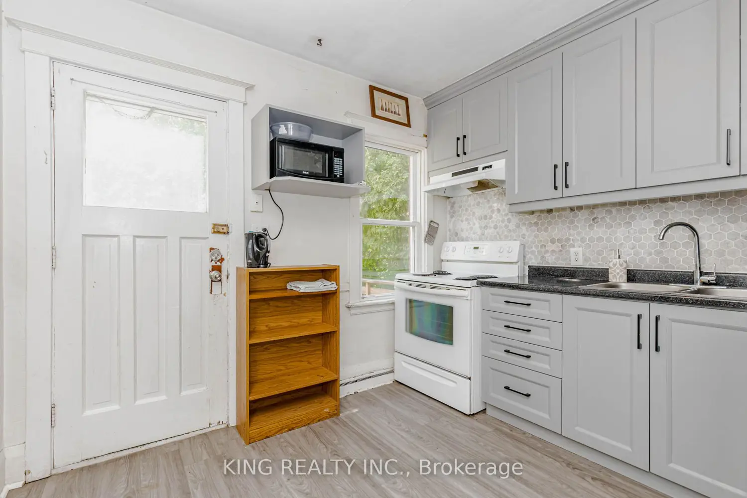 1177 King Street photo 4