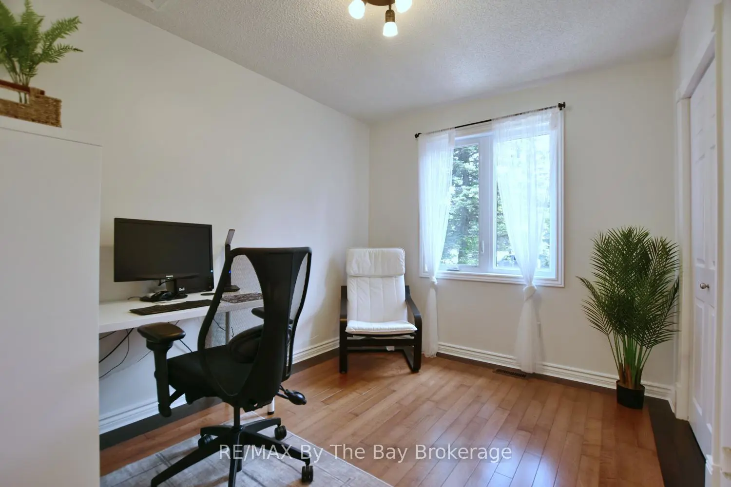 2 Birchmount Circle photo 4