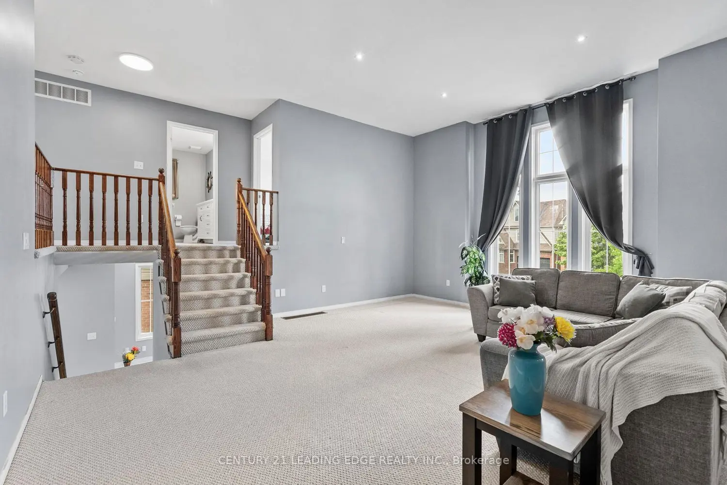 101 Woodbine Place photo 3