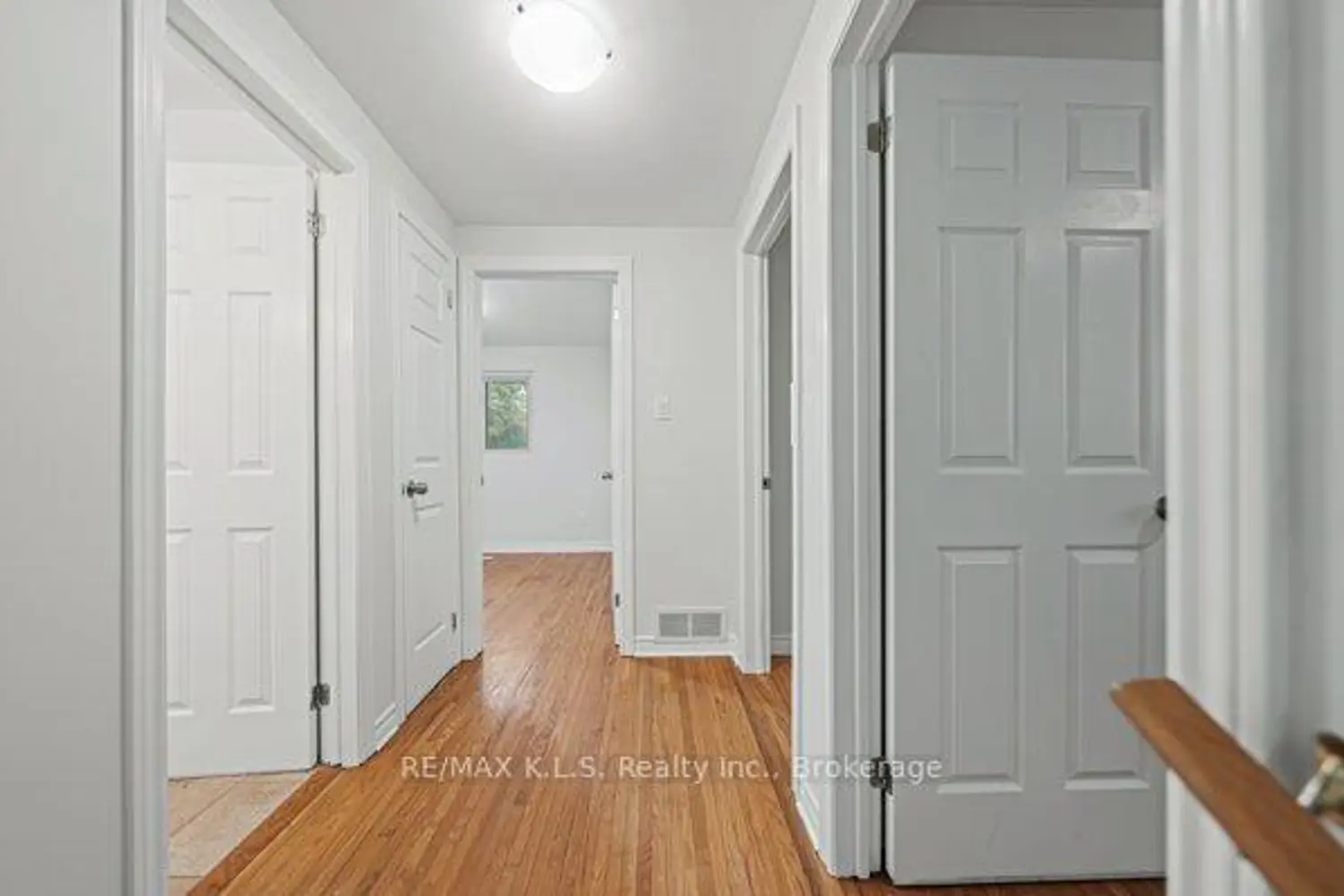 1206 Valentine Drive photo 5