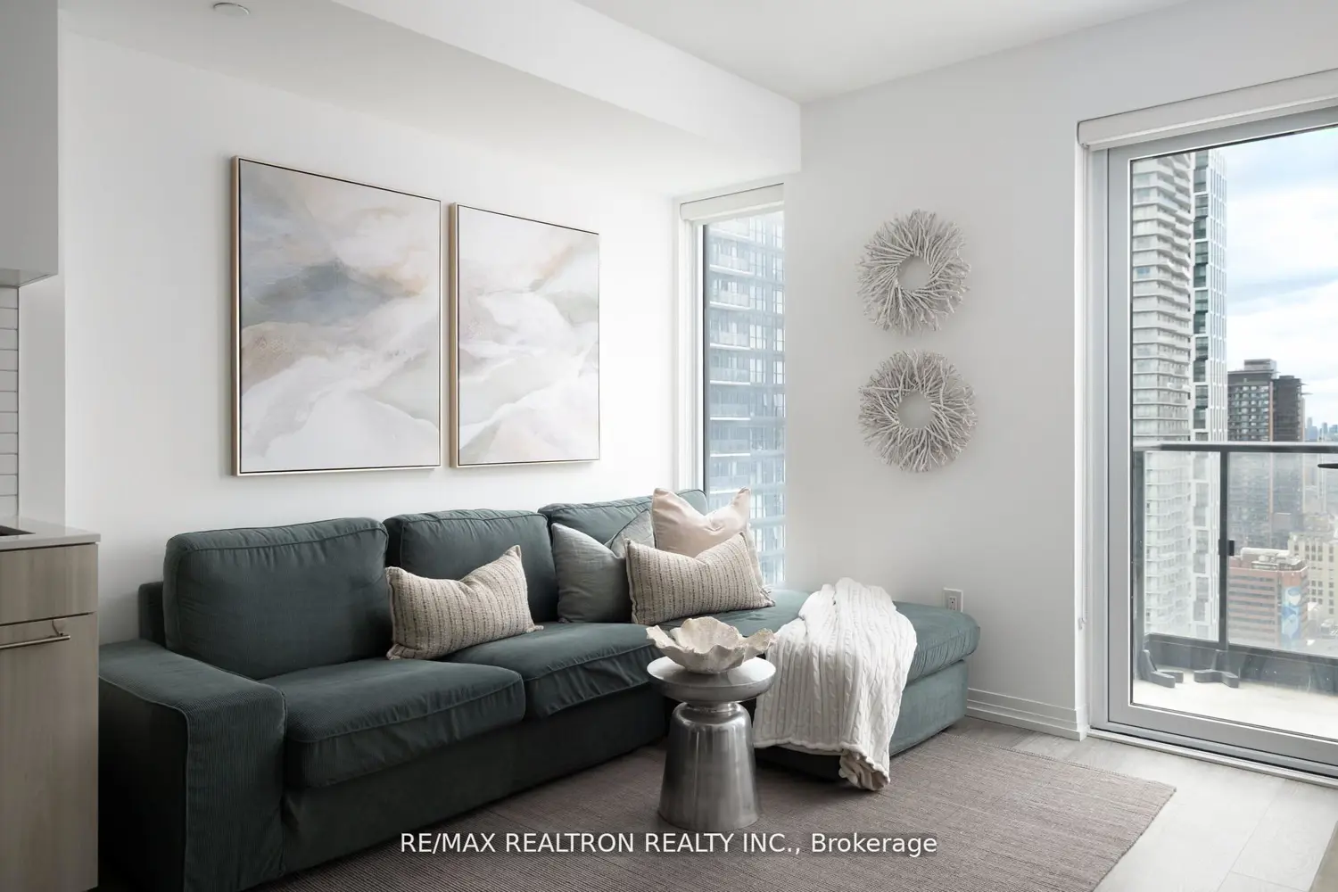 251 Jarvis Street 3309 photo 4