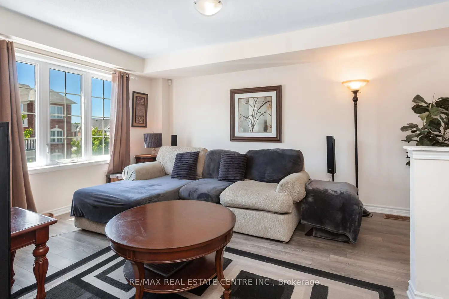 1084 Silk Street photo 3
