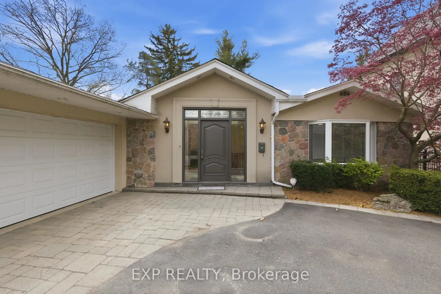 2076 Autumn Breeze Drive photo 2