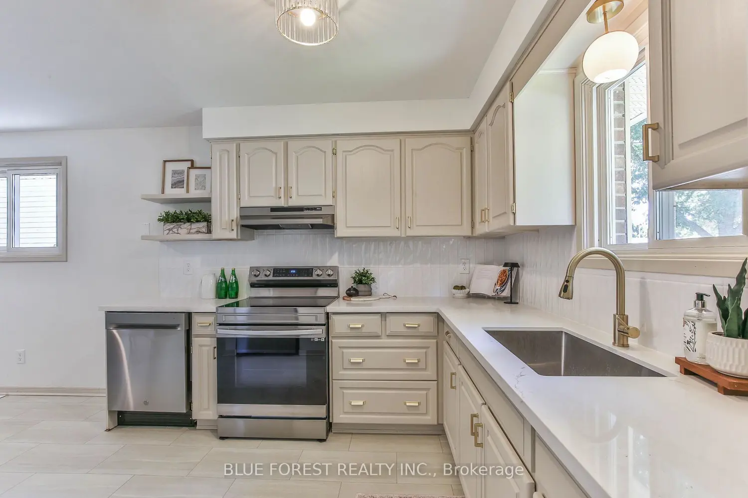 71 Rosamond Crescent photo 3
