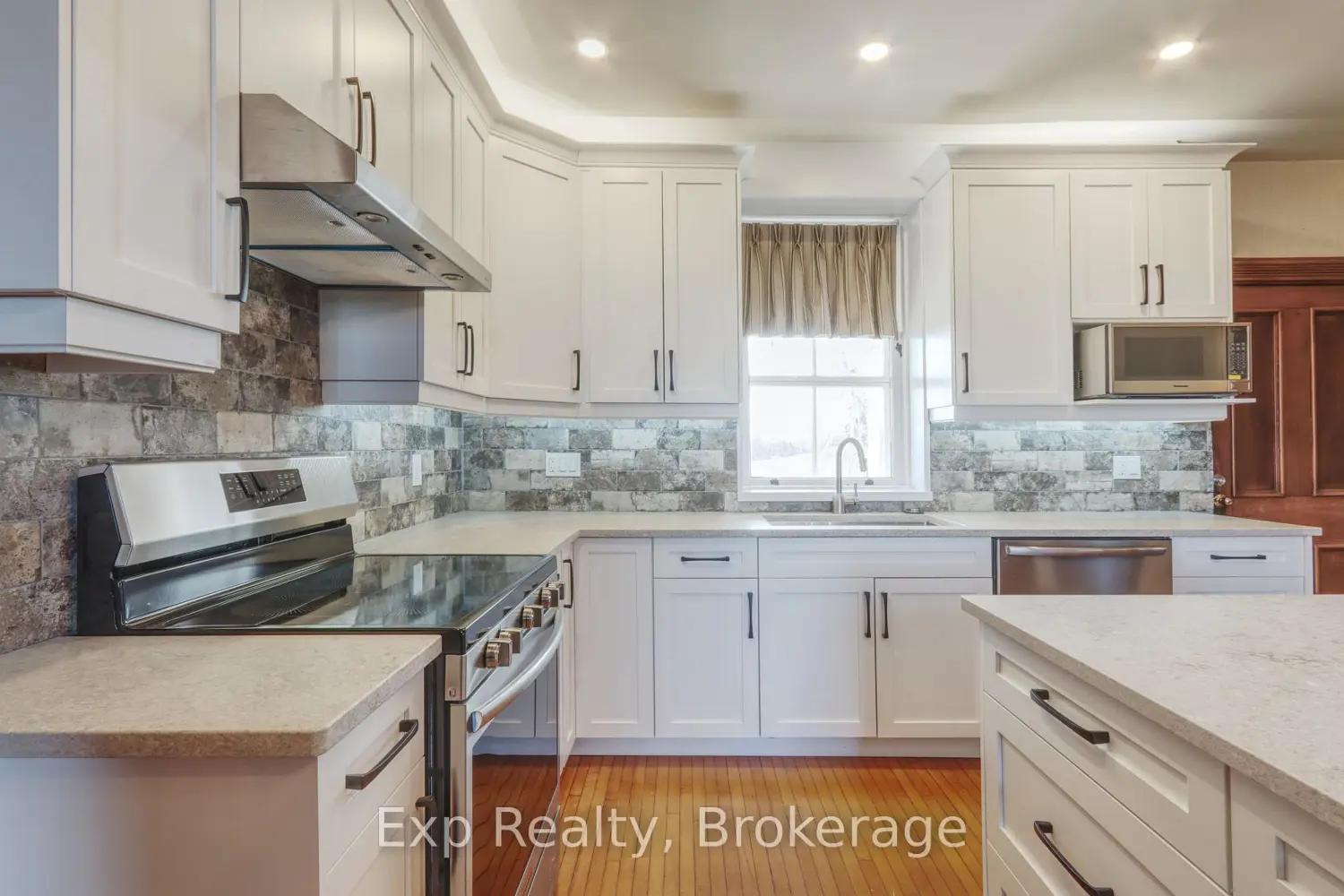840 Mcgregor Bay Road photo 2