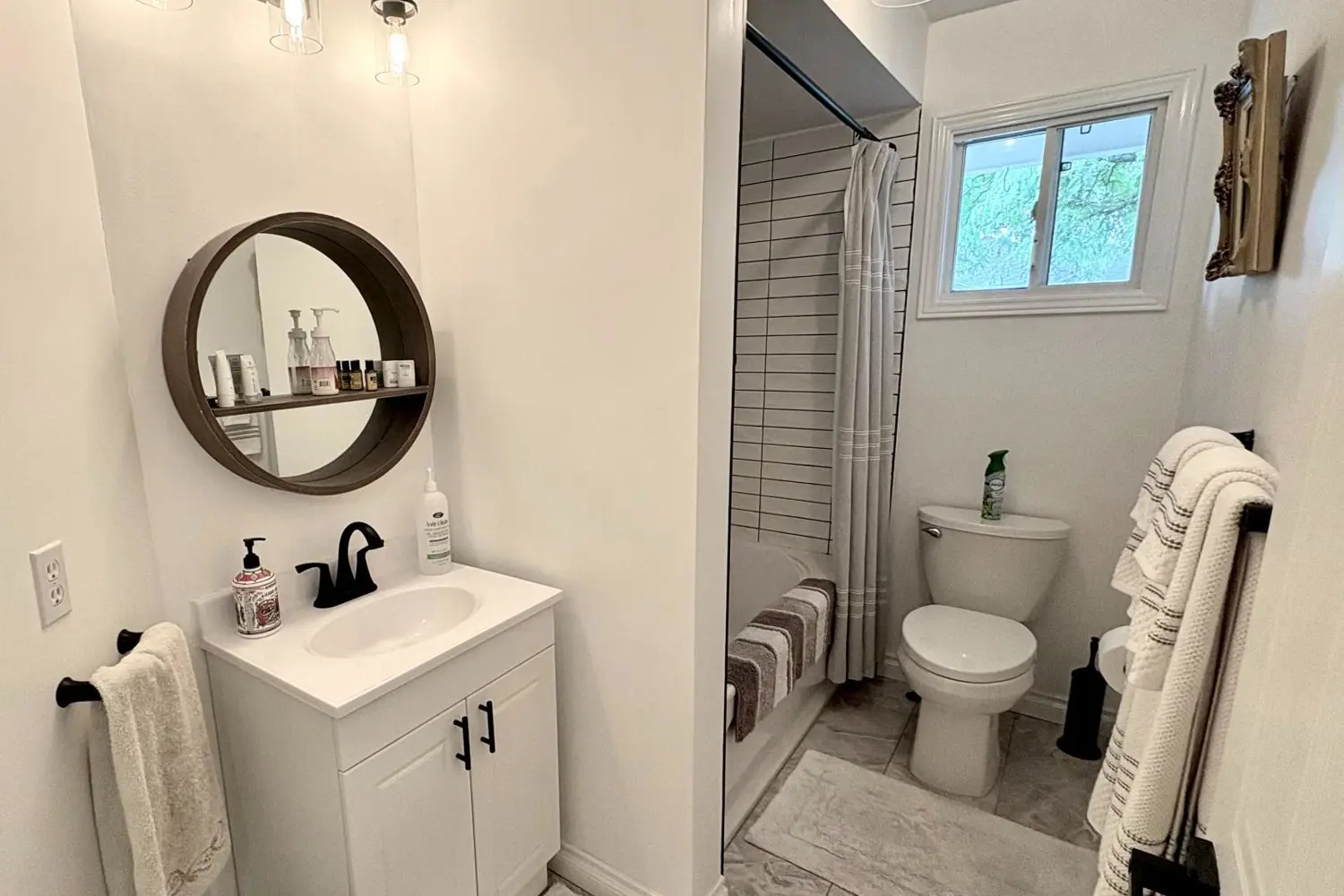 227 Silverbirch Boulevard photo 2