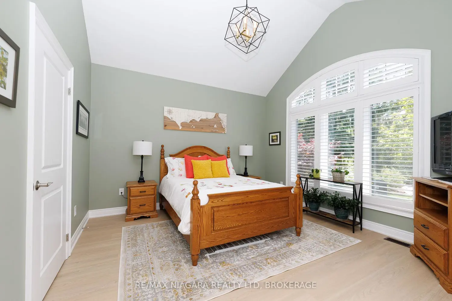 26 Sassafras Row