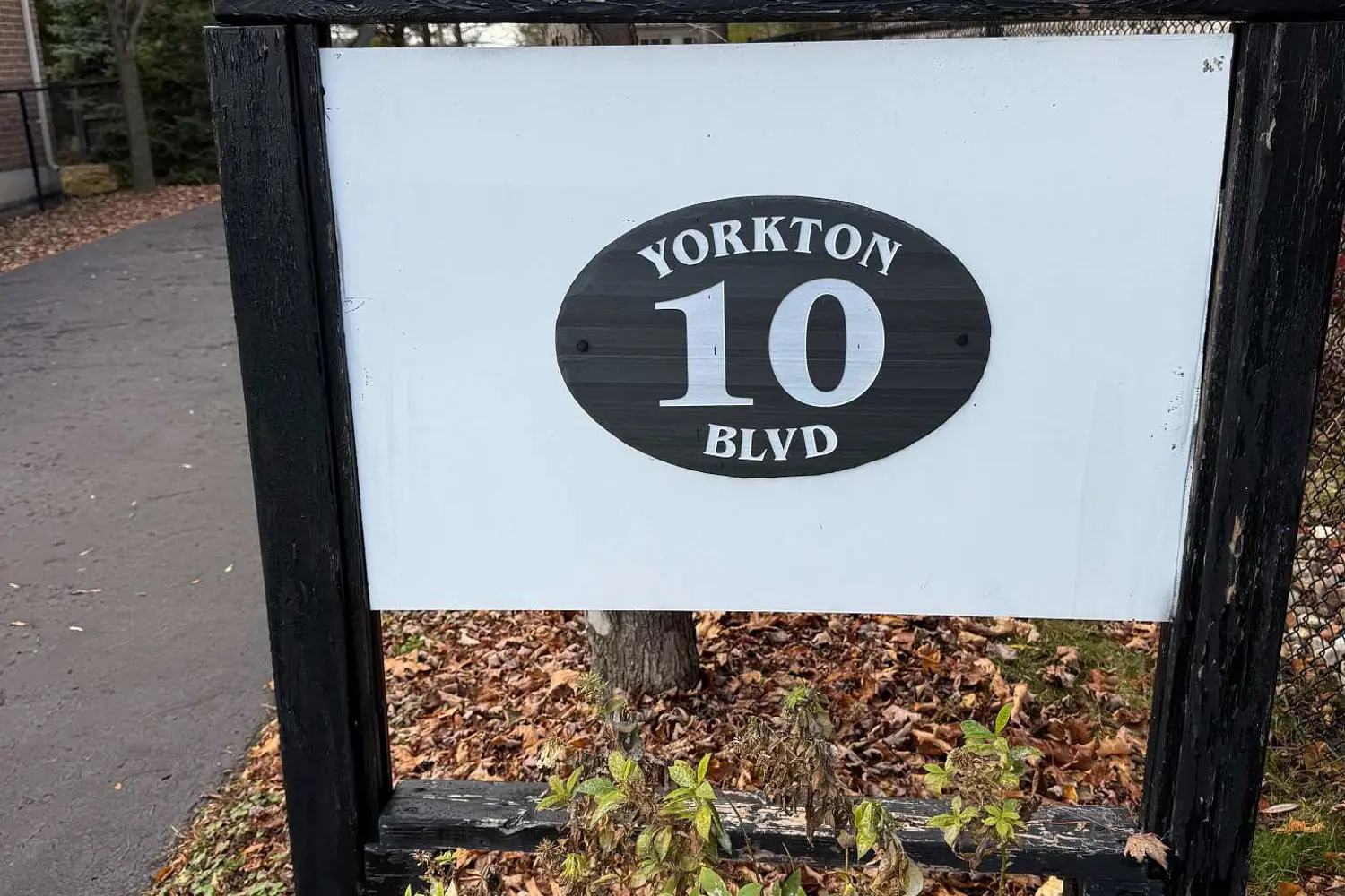 10 Yorkton Boulevard