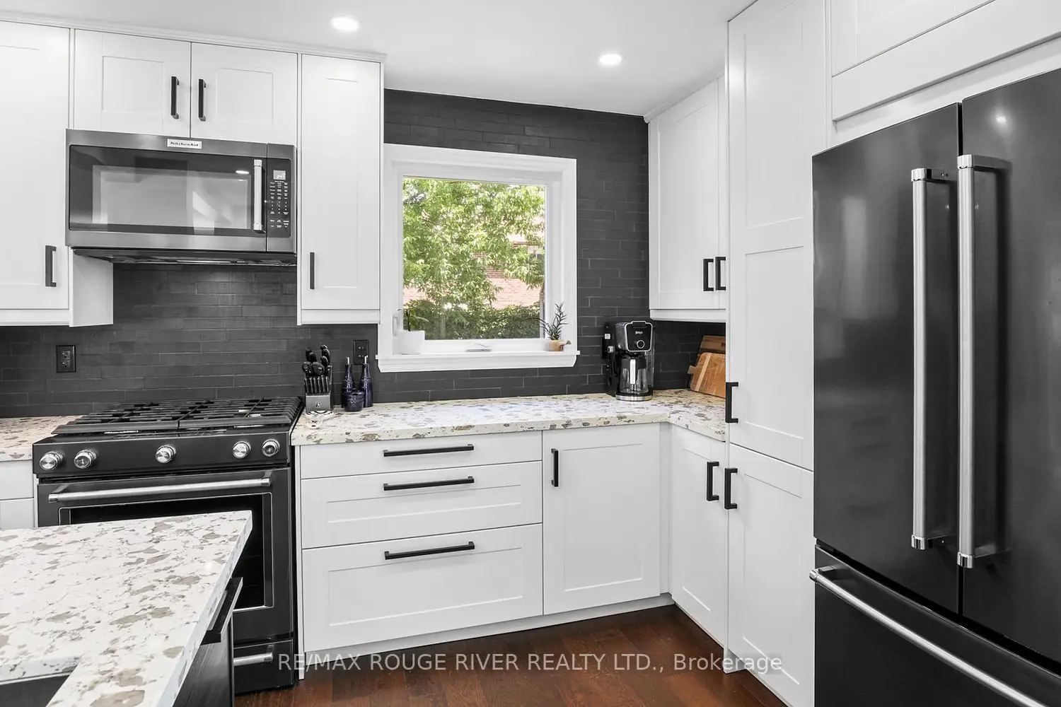 688 Beckworth Square photo 2