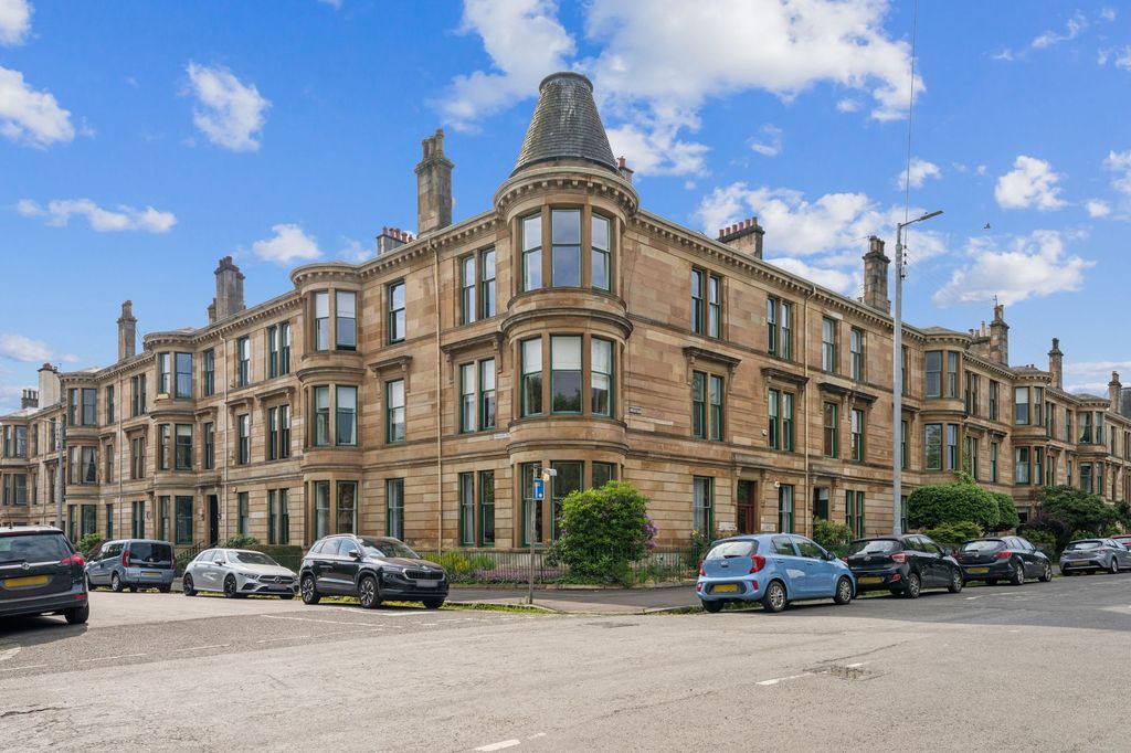 4 bed flat for sale689 Shields Road, Main Door, Pollokshields, Glasgow G41