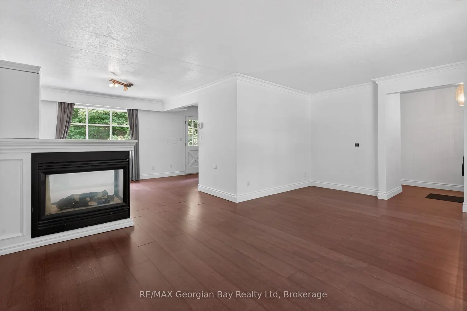329 Glenbrook Drive photo 3