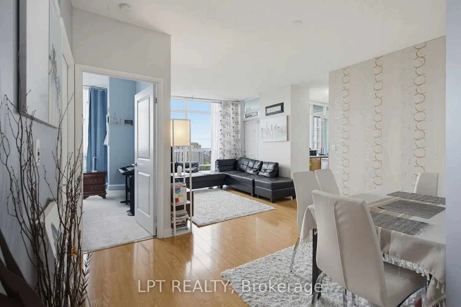80 Absolute Avenue 1303 photo 4