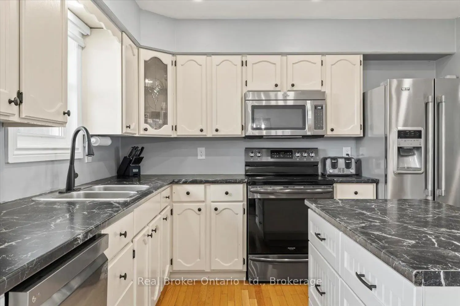 220 Forler Street photo 3