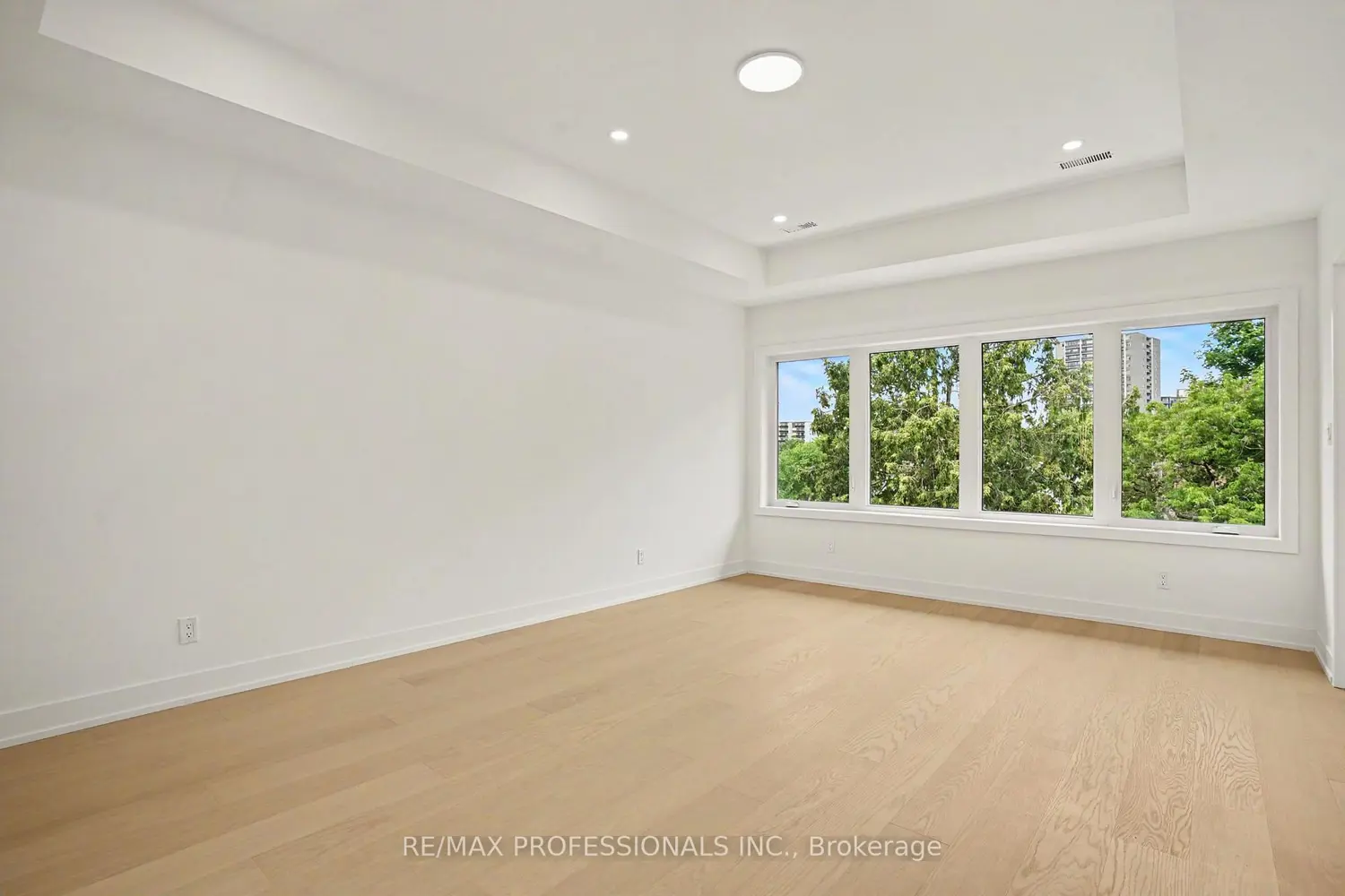14 Kentroyal Drive photo 3