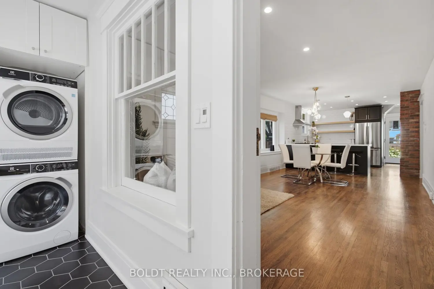 21 Albert Street photo 3