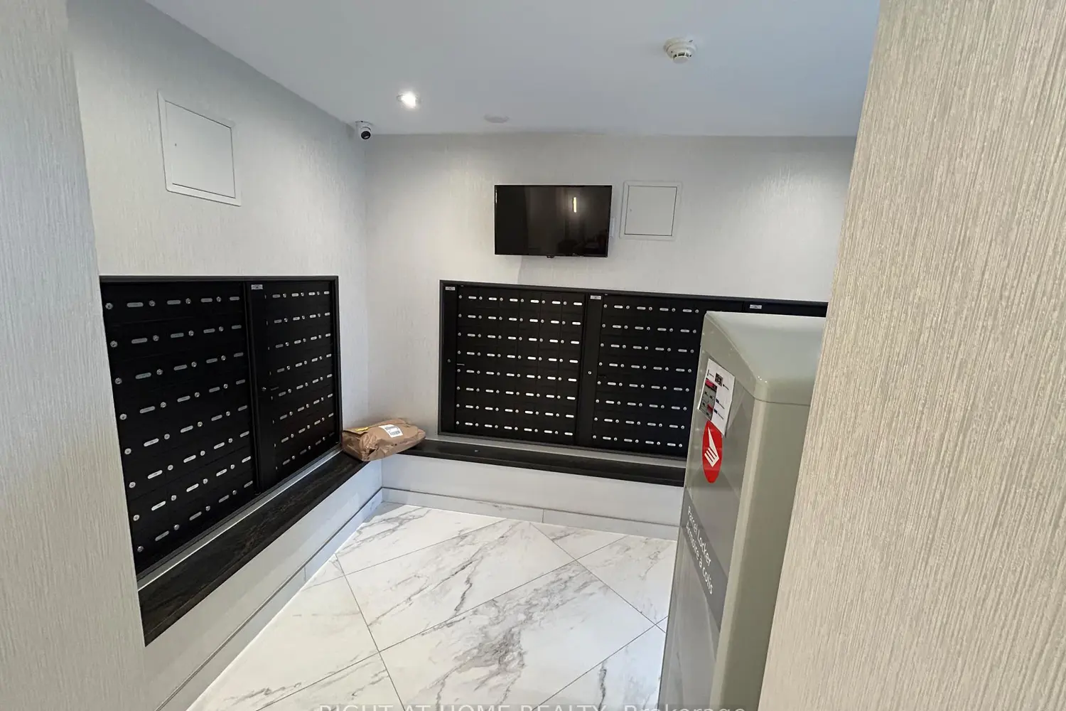 7460 Bathurst 201 photo 5