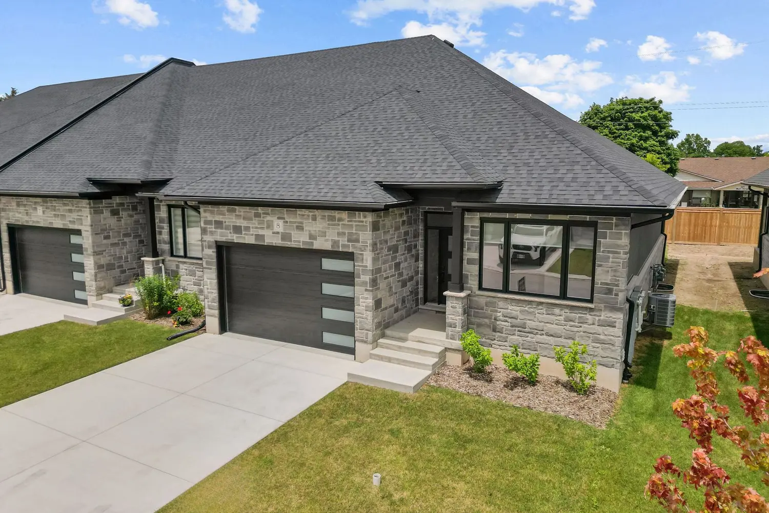 32 Postma Crescent 12