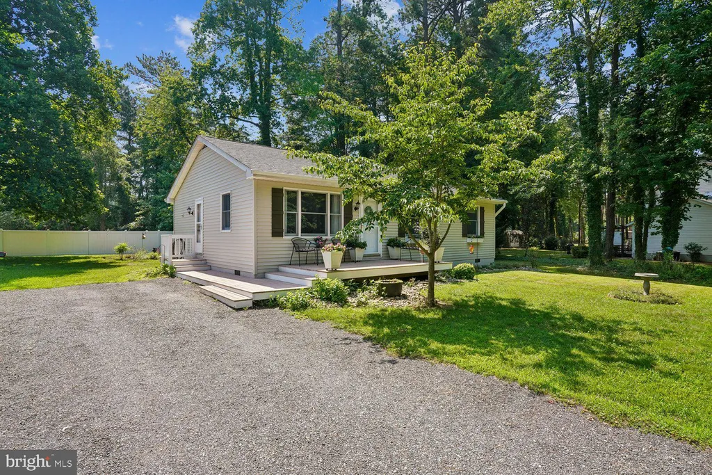 852 Whispering Pine Circle, Lusby, MD 20657 photo 2