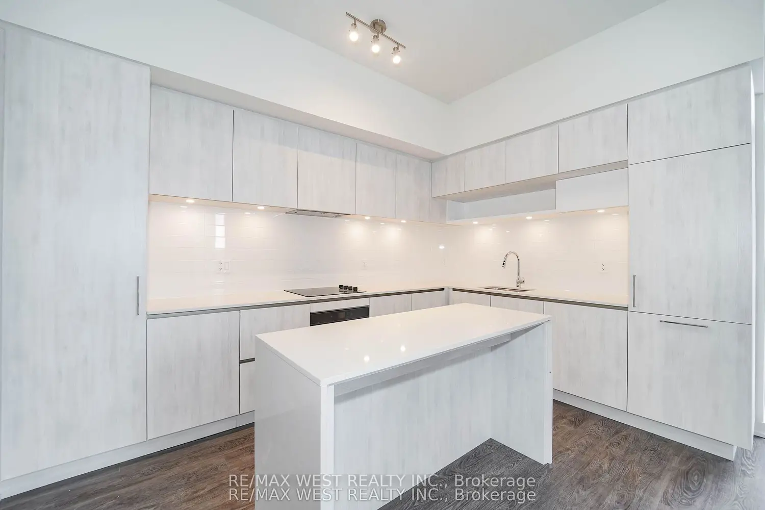 12 David Eyer Road 1103 photo 4