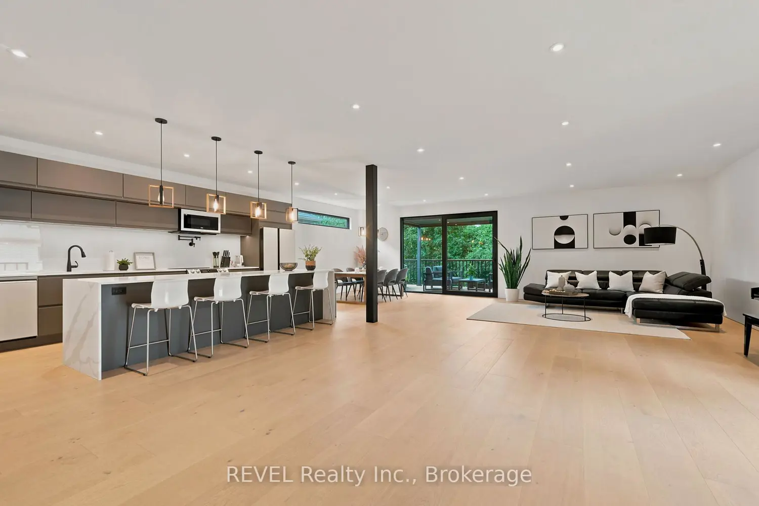 81 Mackenzie King Avenue photo 3