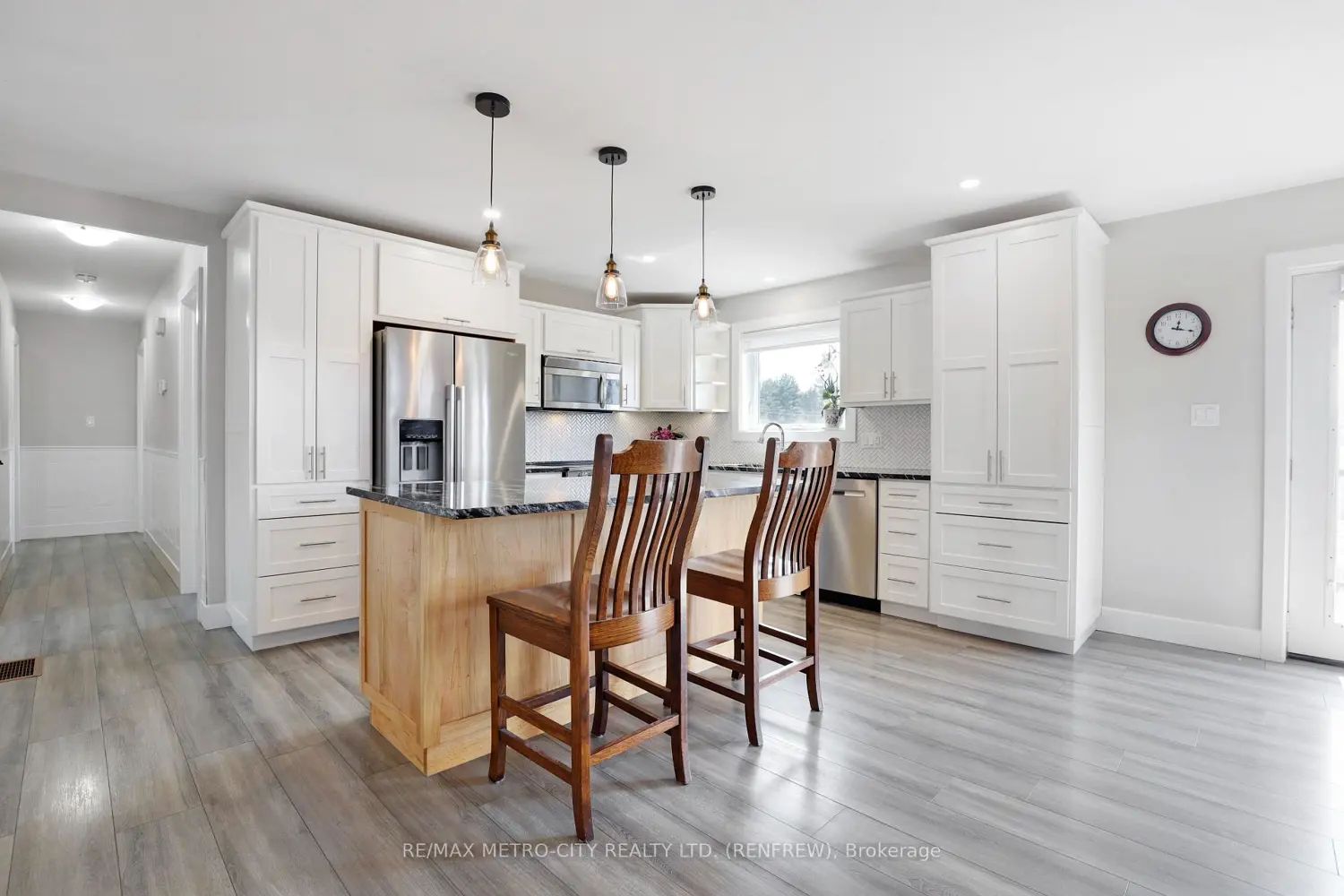 65 Noble Crescent photo 4