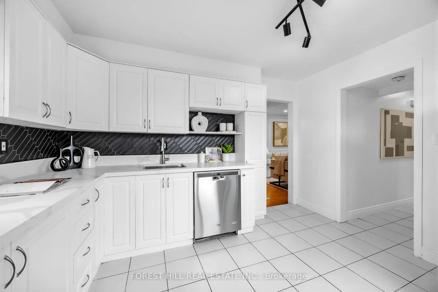246 Grandravine Drive photo 2