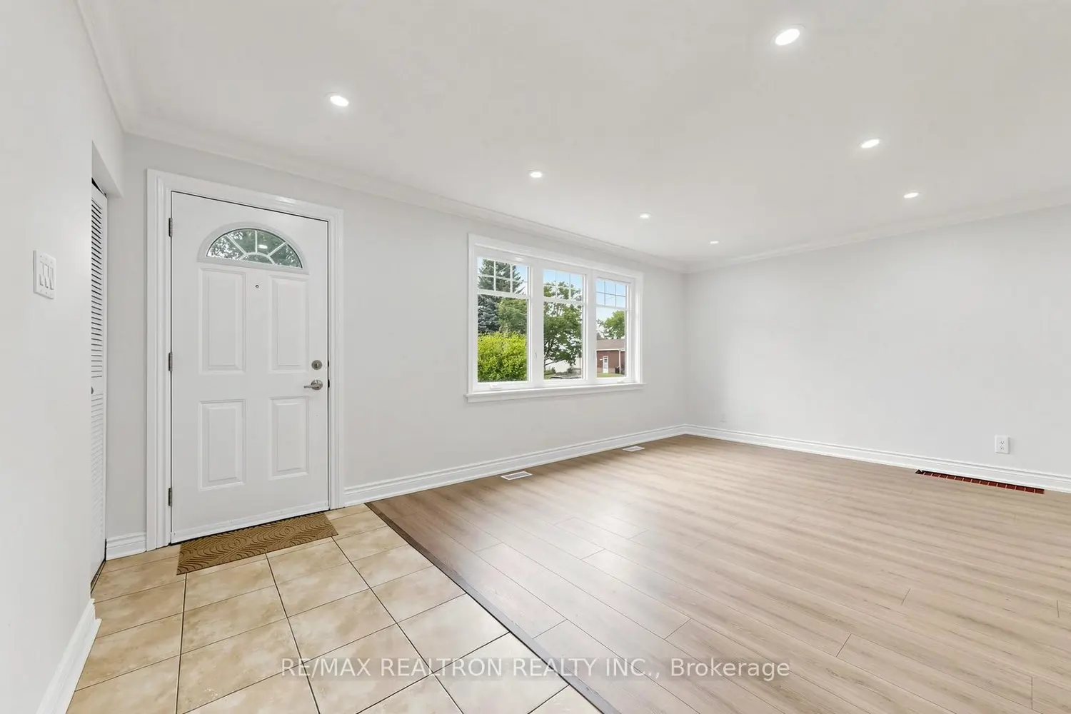 91 Vauxhall Drive photo 4