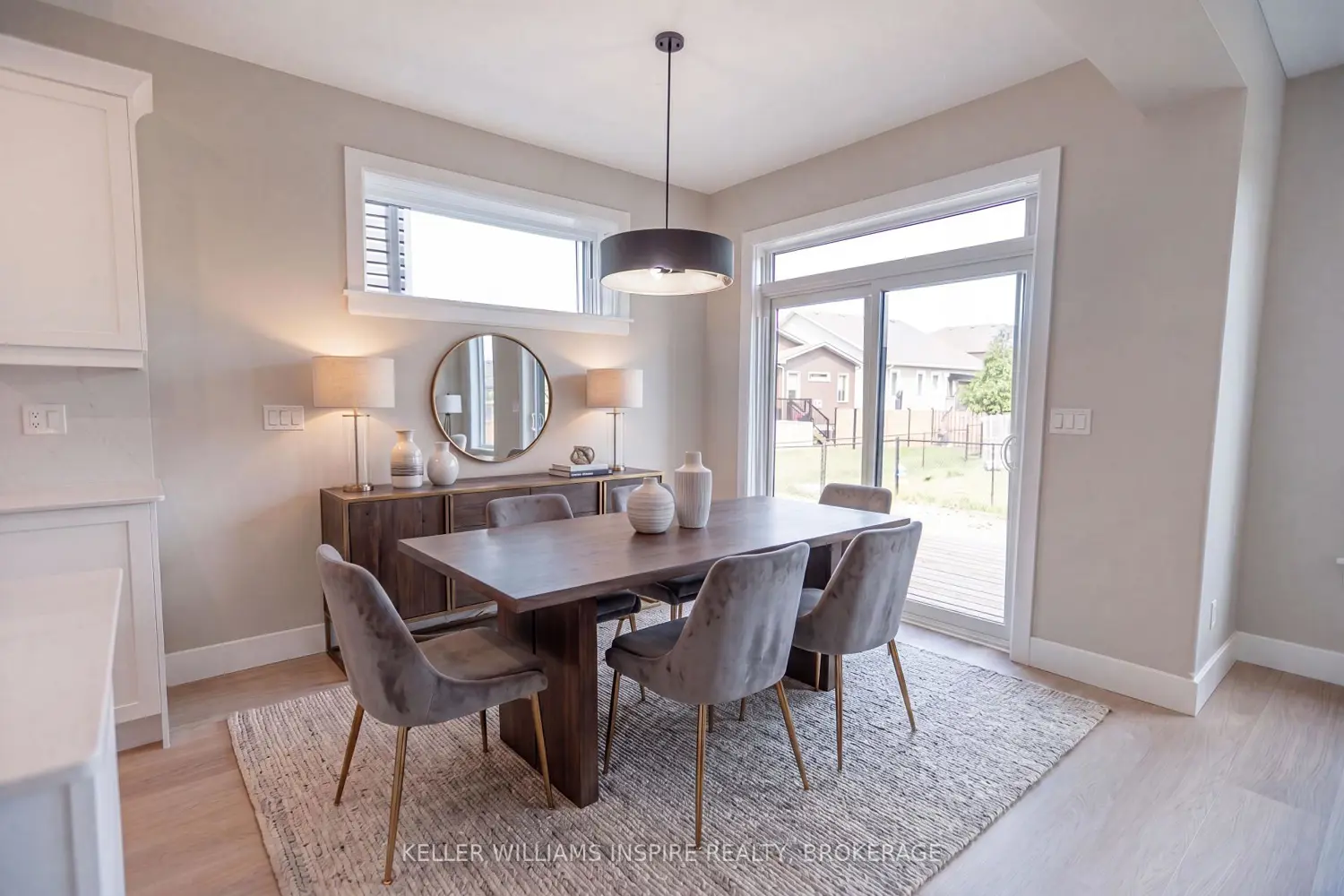 128 Mcdonough Crescent photo 3