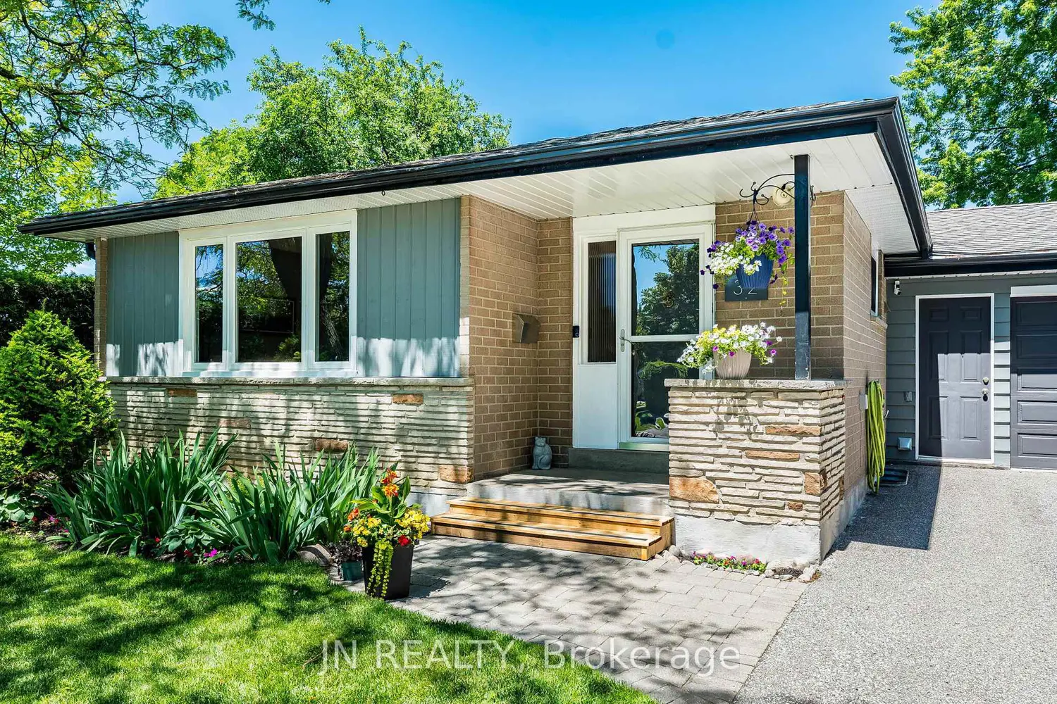 32 Barkwood Court
