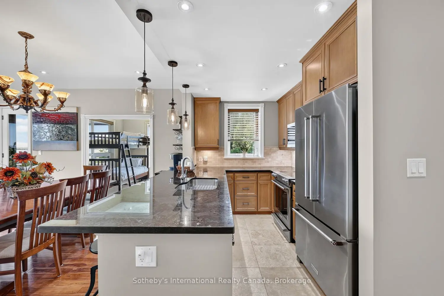 555 Mariners Way photo 3