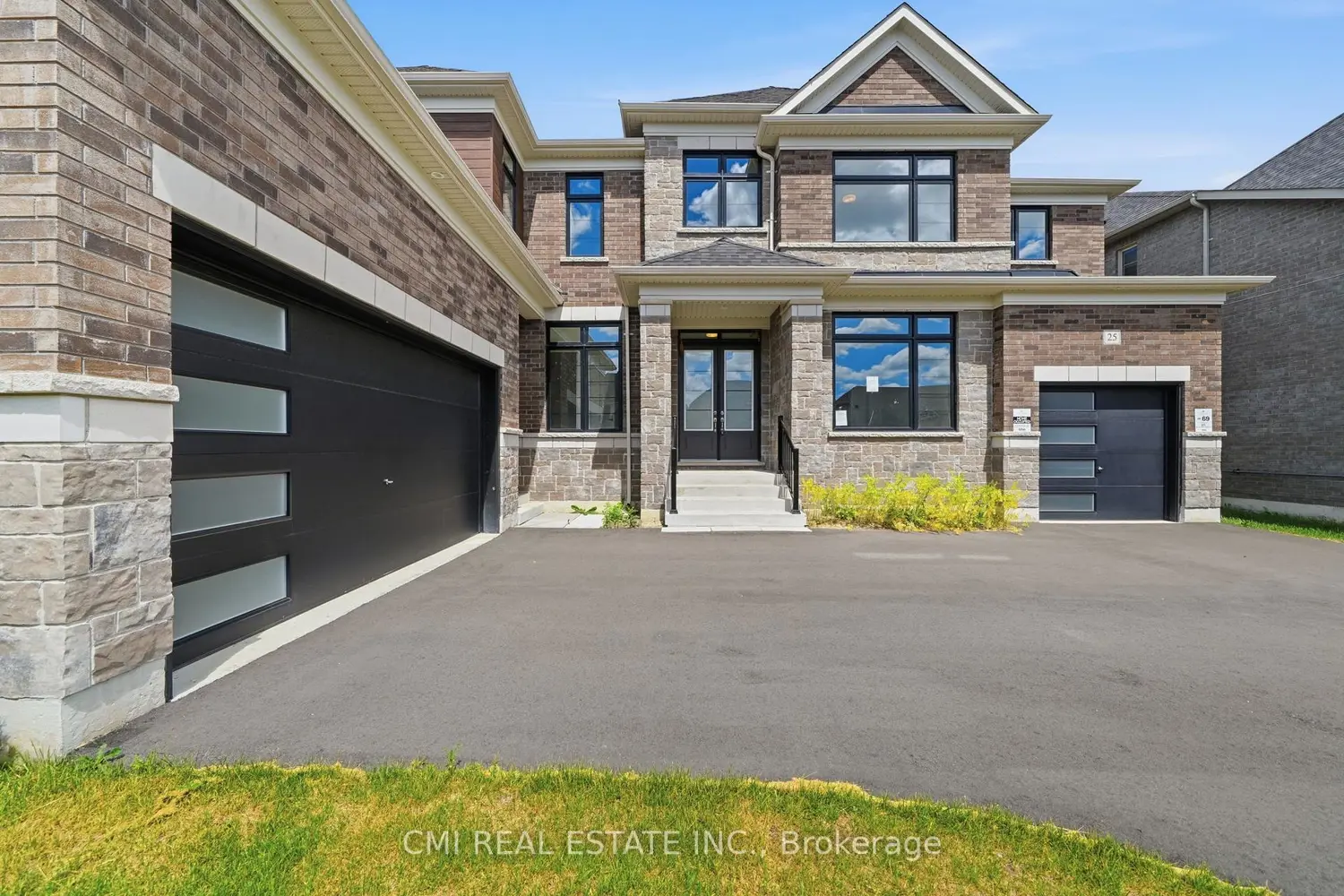 25 Bellflower Crescent photo 3