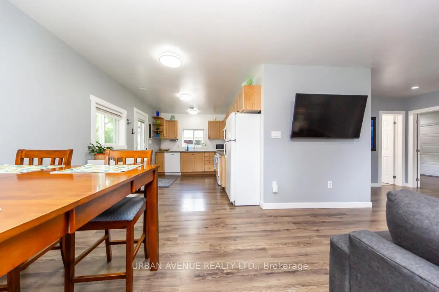 23505 Lakeridge Road photo 2