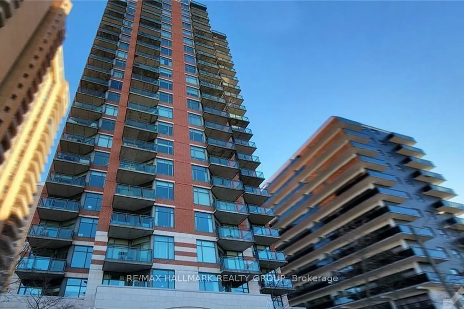 570 Laurier Avenue 906