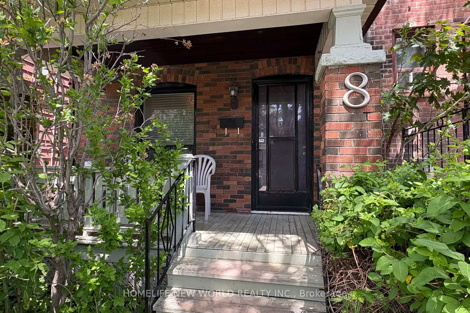 8 Burnfield Avenue photo 2